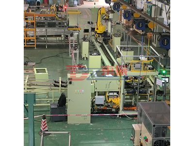 转向节移动机器人上下料