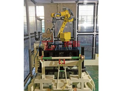 连杆机器人自动上下料