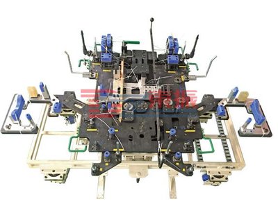 发动机搭载托盘